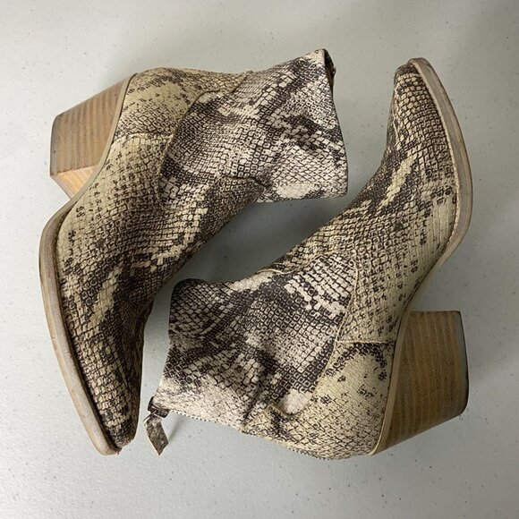 Dolce Vita Shanta Snake Print Sock Bootie Ankle Boots Pointed Toe Python - Picture 2 of 10